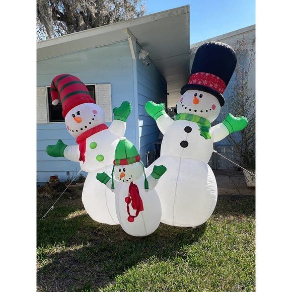 Gemmy Xmas airblown inflatable snowman and family colossal 8 Ft - Picture 1 of 5